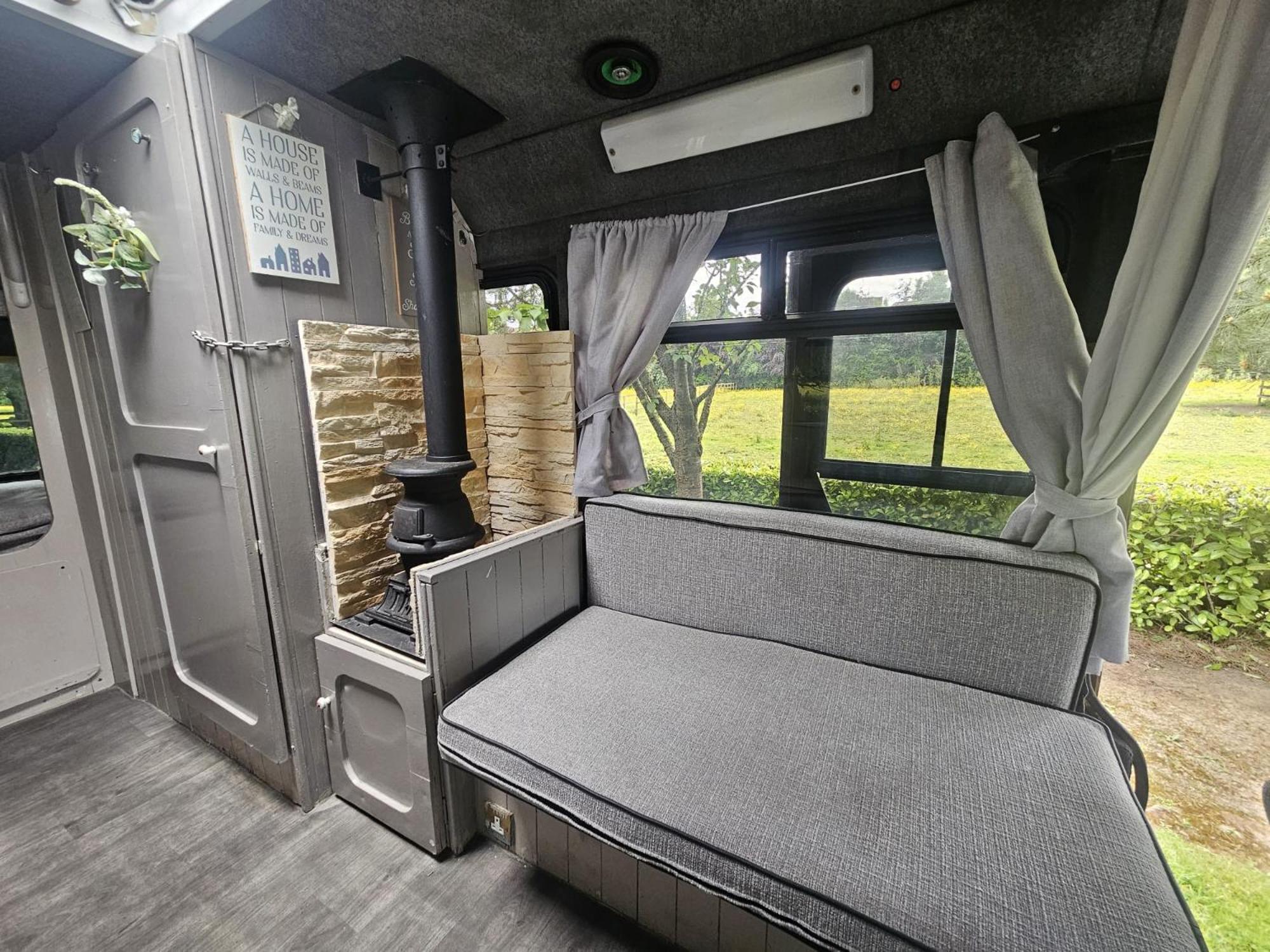 Retro Camper Hire Hotel Dublin Ngoại thất bức ảnh